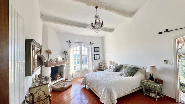 Image No.6-4 Bed House for sale