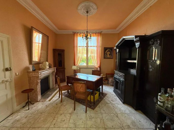 Image No.6-8 Bed House for sale