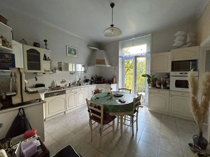 Image No.7-8 Bed House for sale