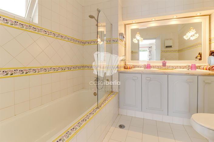 Image No.15-4 Bed House for sale