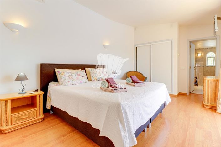 Image No.16-4 Bed House for sale