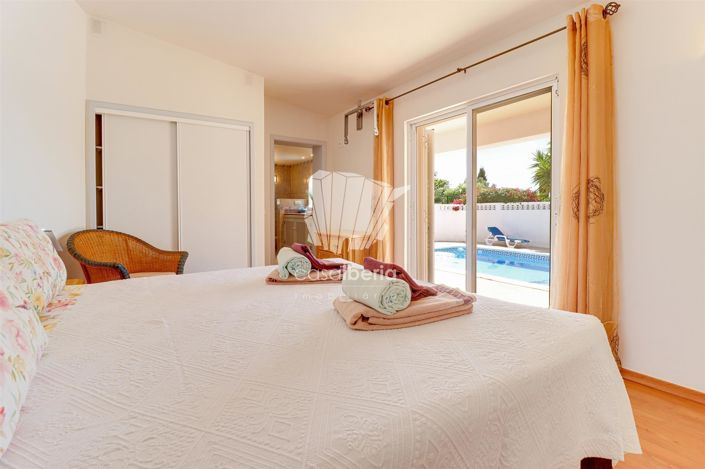 Image No.17-4 Bed House for sale