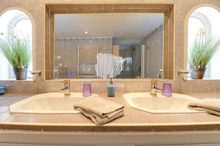 Image No.19-4 Bed House for sale