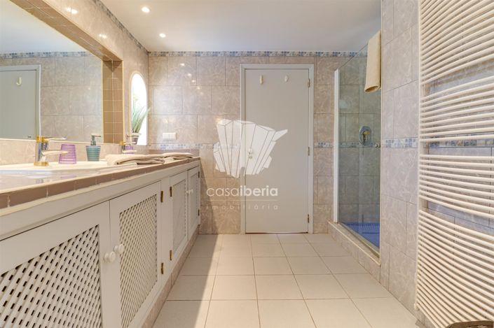 Image No.20-4 Bed House for sale