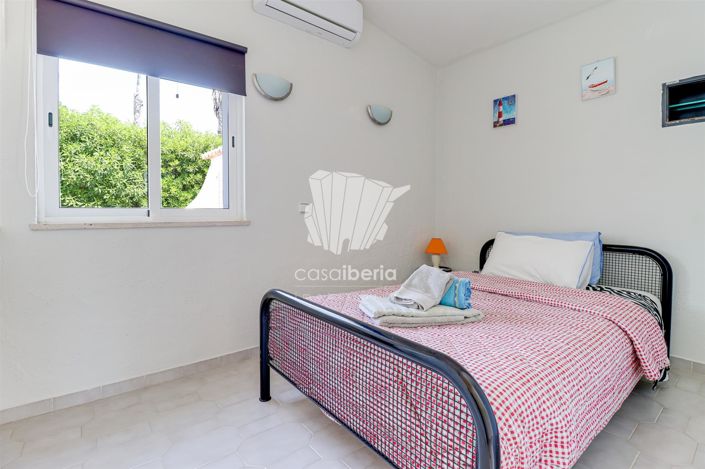 Image No.25-4 Bed House for sale