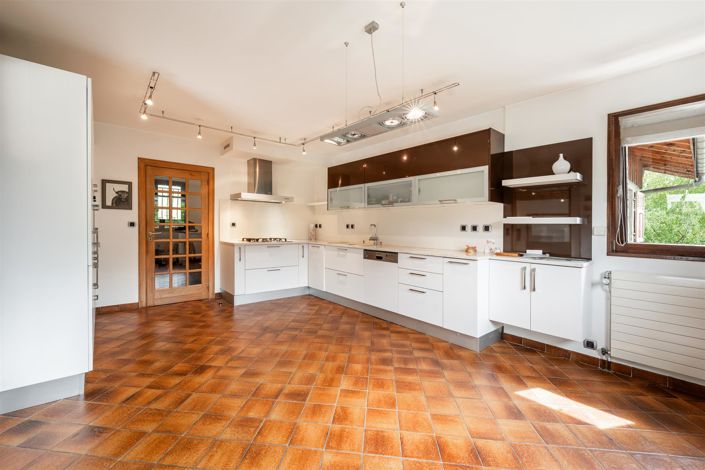 Image No.7-6 Bed House for sale