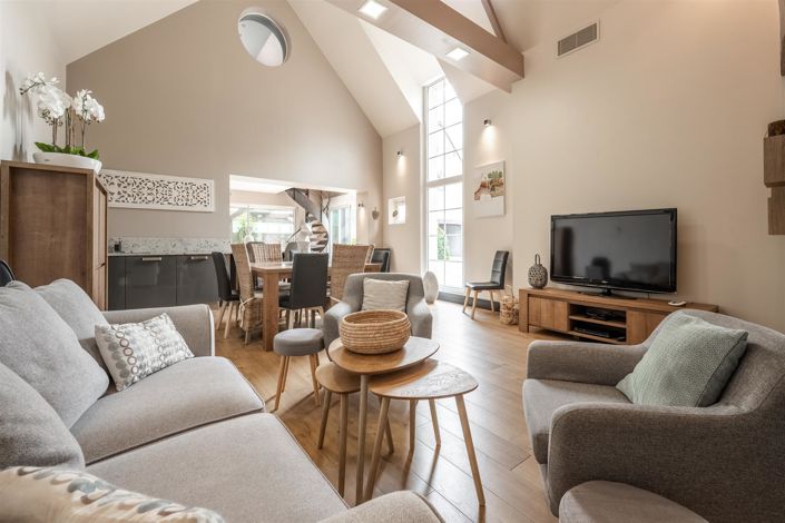 Image No.3-5 Bed House for sale