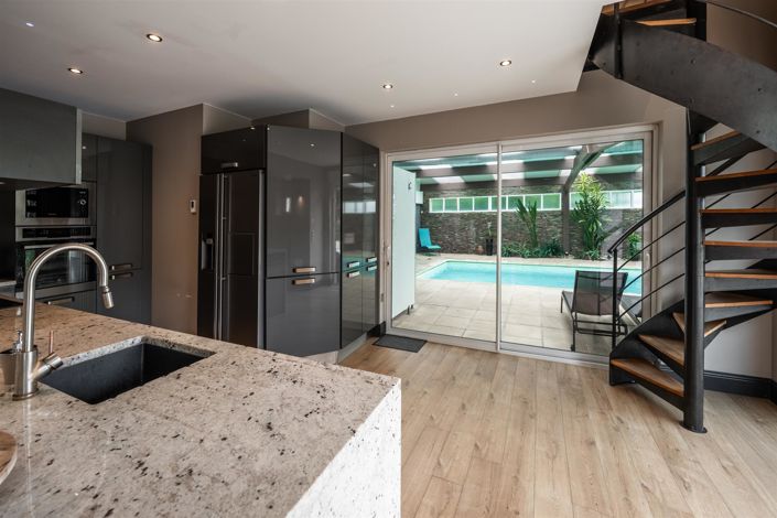 Image No.9-5 Bed House for sale