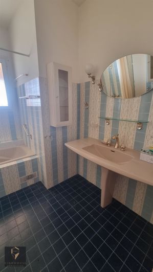 Image No.15-2 Bed House for sale