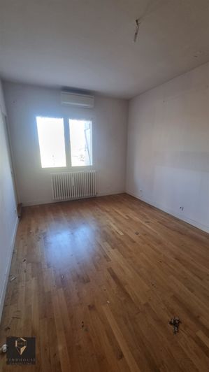 Image No.5-2 Bed House for sale