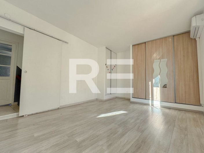 Image No.6-2 Bed House for sale