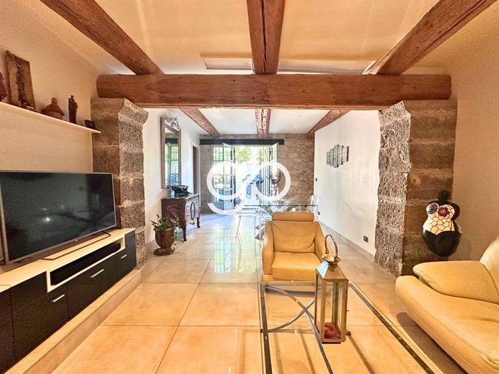 Image No.16-6 Bed House for sale