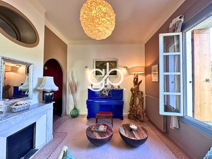 Image No.8-6 Bed House for sale