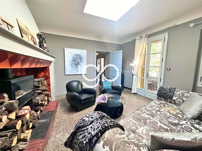 Image No.9-6 Bed House for sale