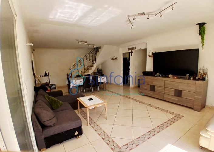 Image No.5-6 Bed House for sale