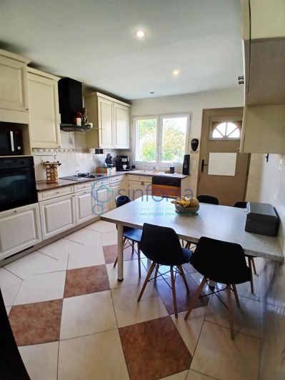 Image No.7-6 Bed House for sale