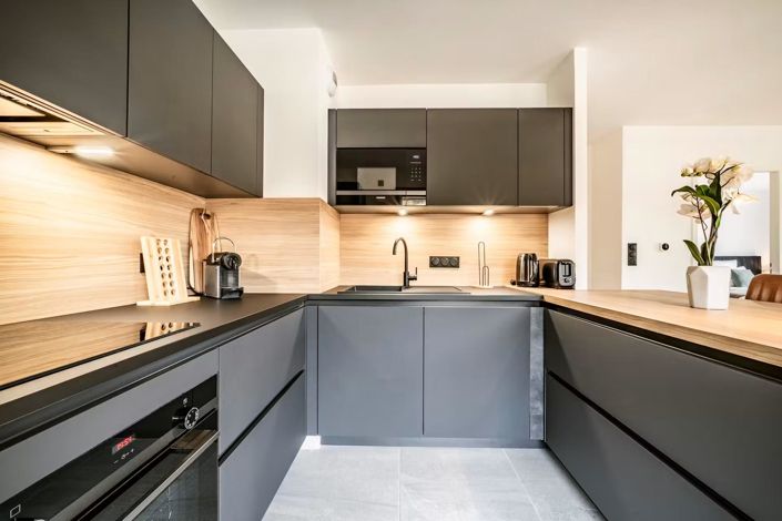 Image No.17-6 Bed House for sale