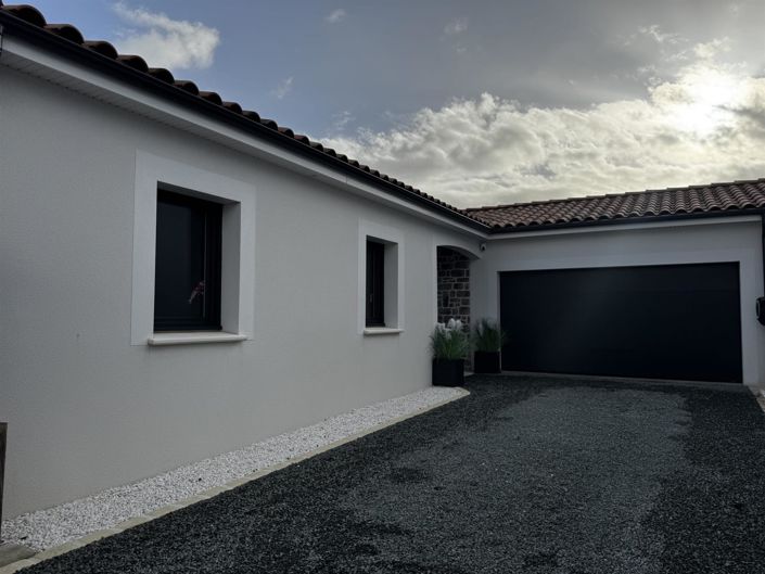 Image No.19-4 Bed Property for sale