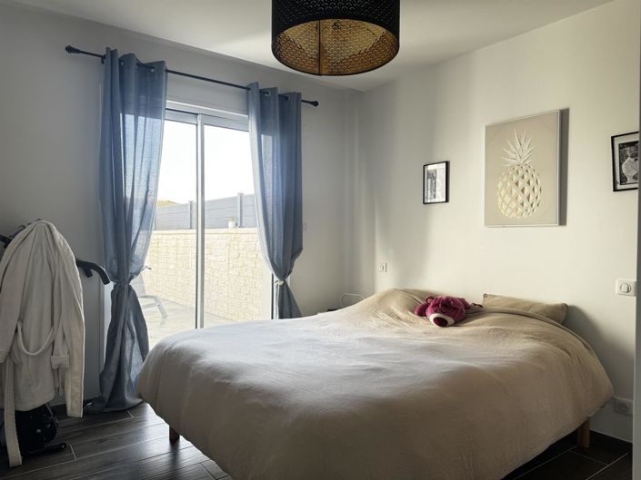 Image No.8-4 Bed Property for sale