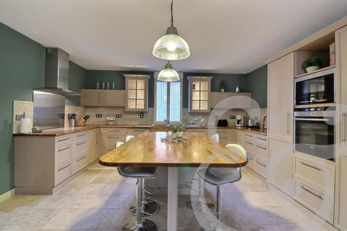 Image No.4-9 Bed House for sale