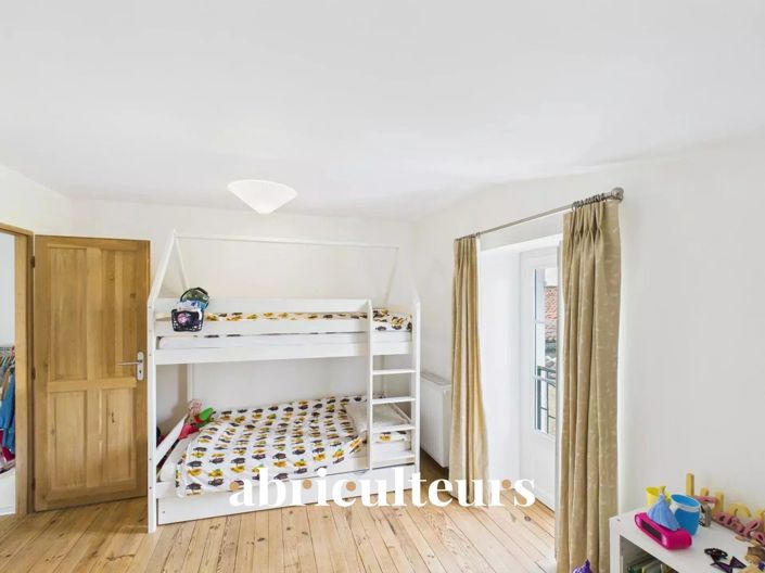 Image No.10-3 Bed House for sale