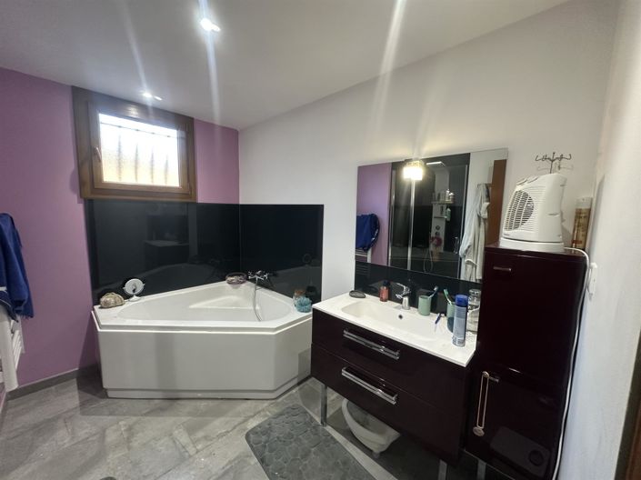 Image No.12-3 Bed House for sale