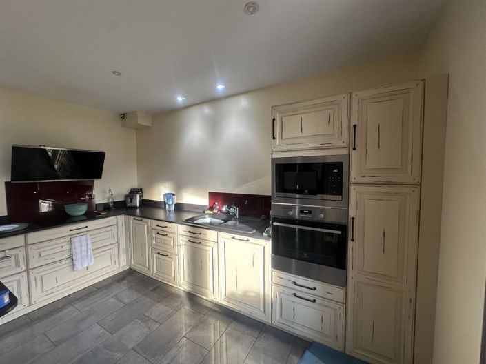 Image No.9-3 Bed House for sale