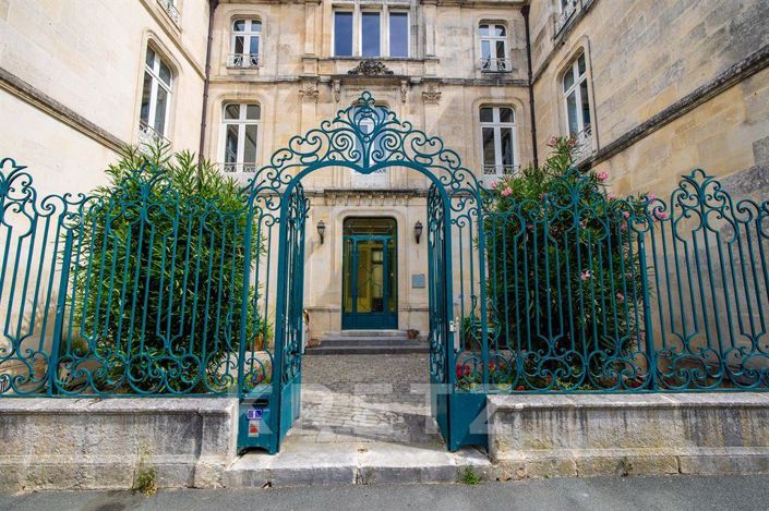 Image No.5-8 Bed House for sale