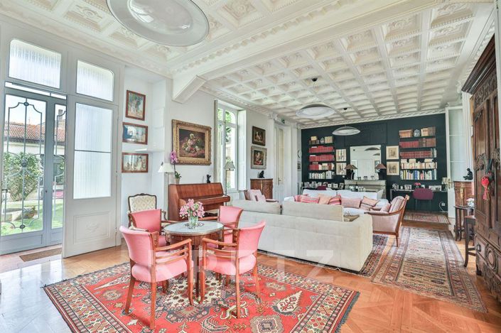 Image No.7-8 Bed House for sale