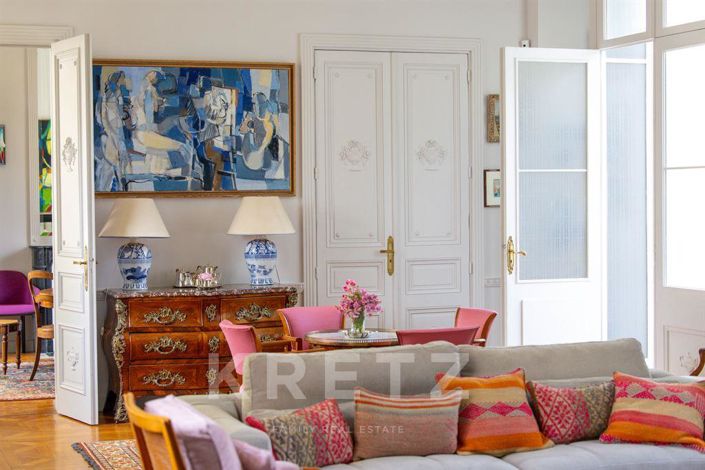 Image No.8-8 Bed House for sale