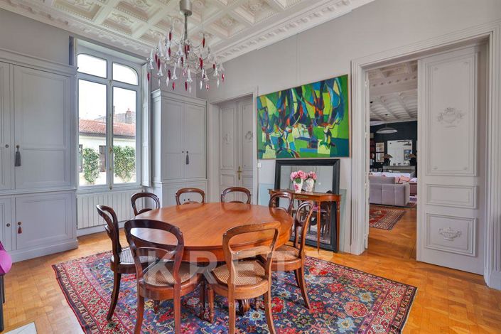 Image No.9-8 Bed House for sale