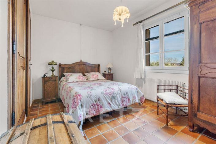 Image No.10-3 Bed House for sale