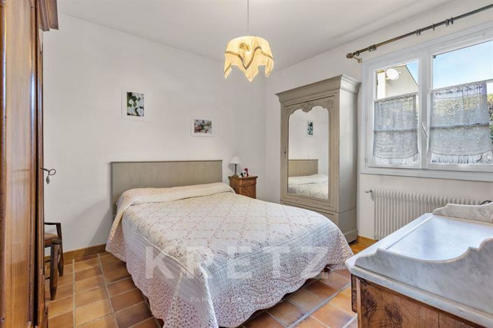 Image No.11-3 Bed House for sale