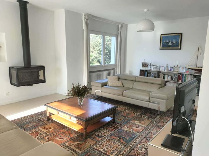 Image No.10-5 Bed House for sale