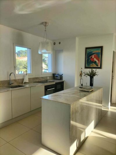 Image No.11-5 Bed House for sale