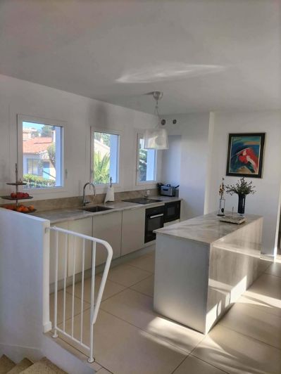 Image No.13-5 Bed House for sale