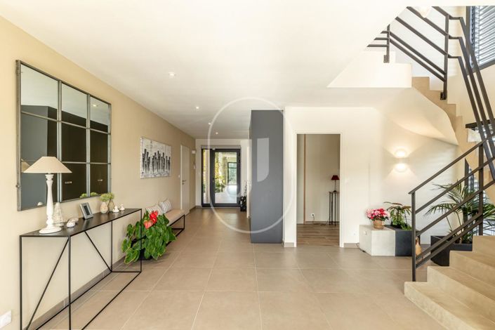 Image No.11-3 Bed House for sale