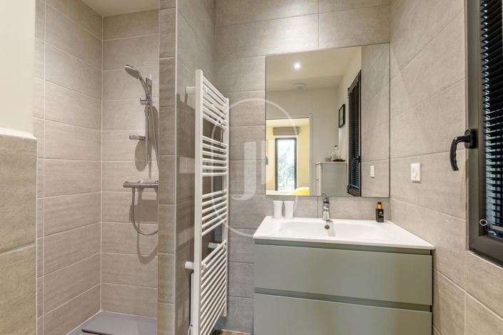 Image No.20-3 Bed House for sale