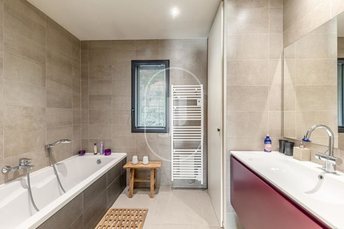 Image No.9-3 Bed House for sale