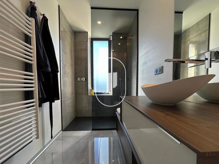 Image No.9-4 Bed House for sale