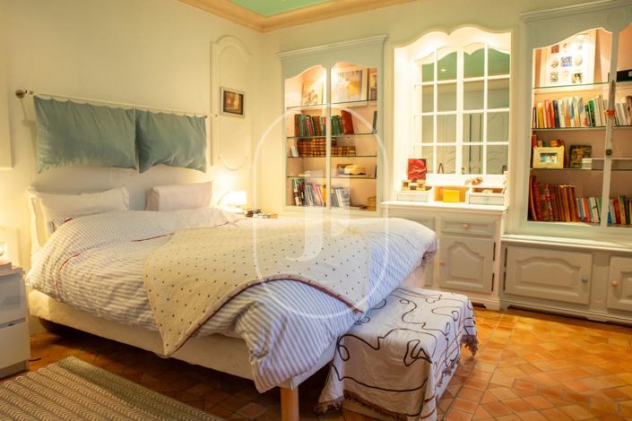 Image No.7-6 Bed House for sale