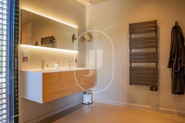 Image No.16-5 Bed House for sale