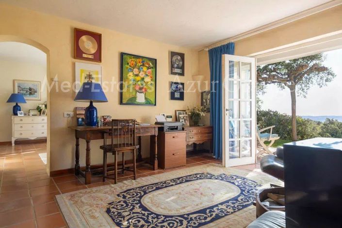 Image No.12-5 Bed House for sale