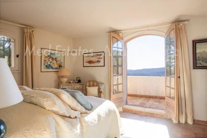 Image No.17-5 Bed House for sale