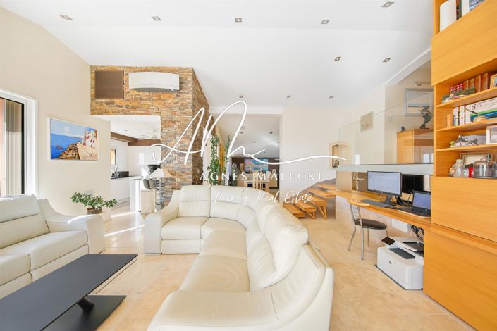 Image No.15-4 Bed House for sale