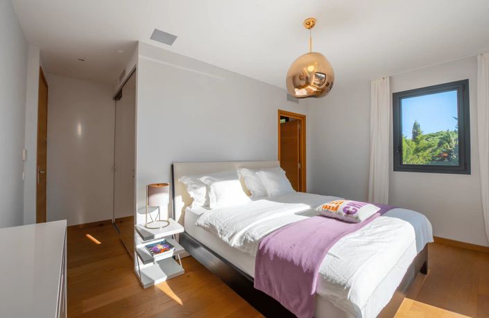 Image No.11-6 Bed House for sale