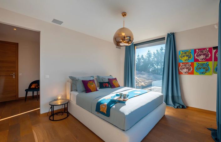 Image No.12-6 Bed House for sale