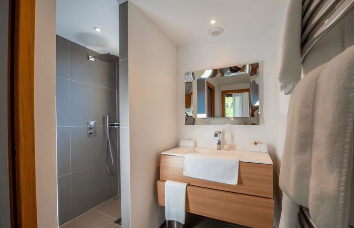 Image No.13-6 Bed House for sale