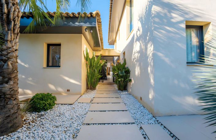 Image No.5-6 Bed House for sale