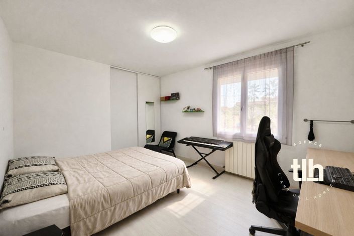 Image No.12-4 Bed House for sale